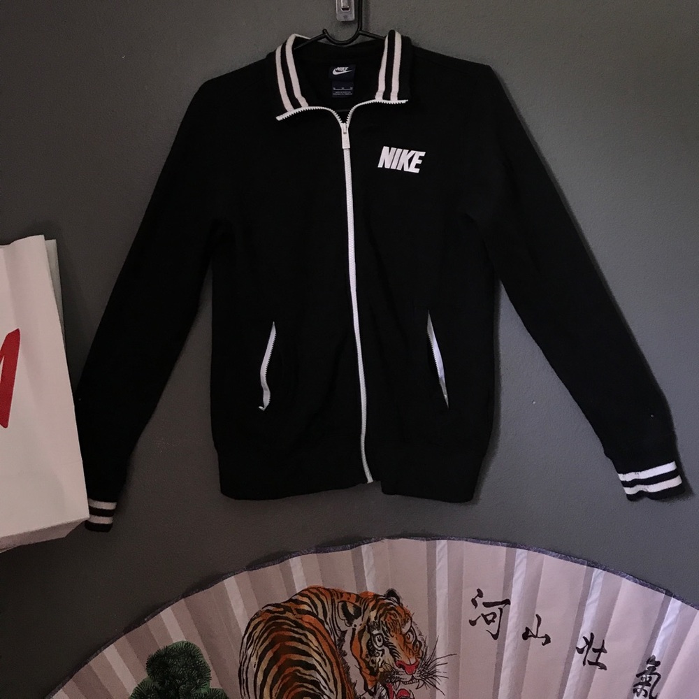 Black and White Nike Jacket 🖤💭